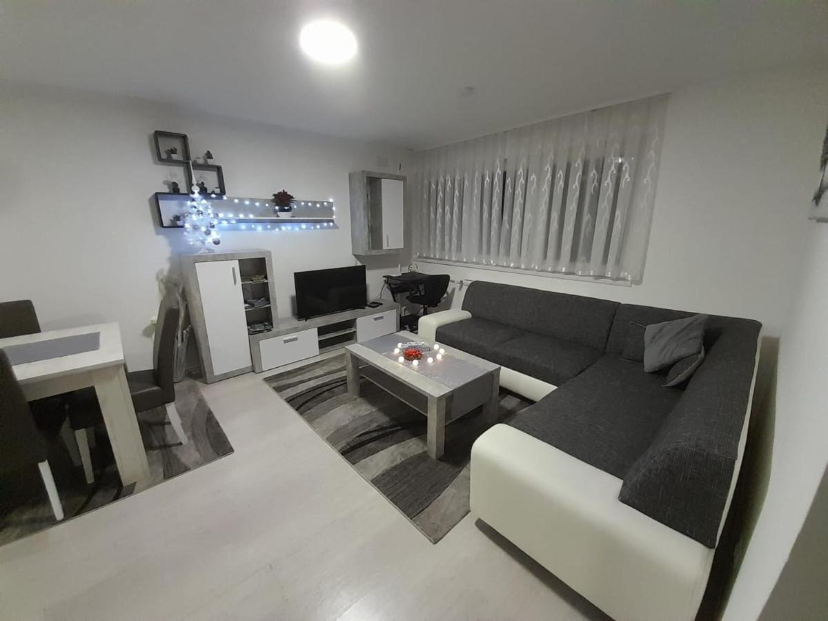 קארלובץ Apartman Lela מראה חיצוני תמונה