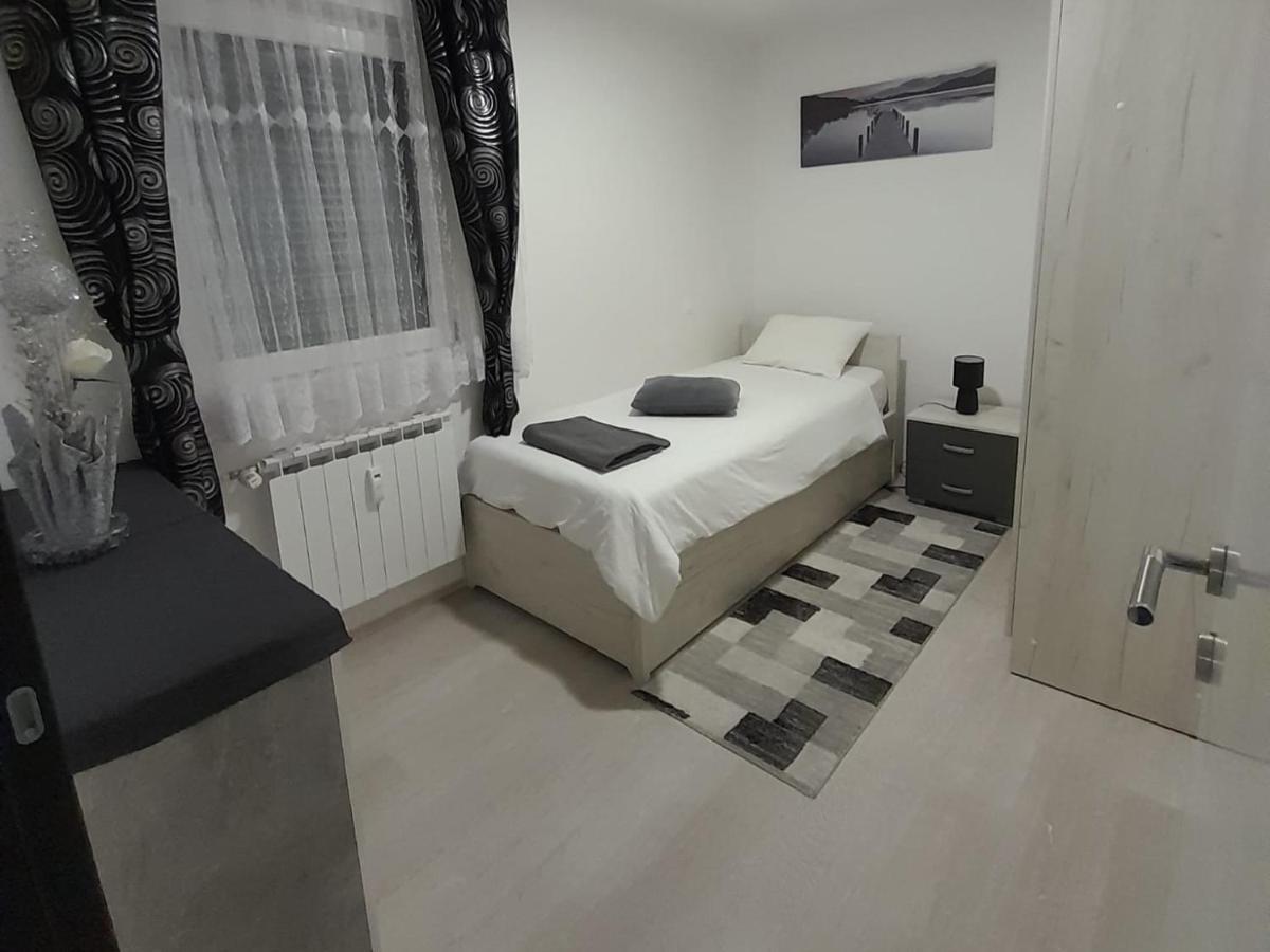 קארלובץ Apartman Lela מראה חיצוני תמונה